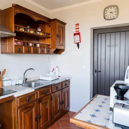 Cosy In With Shared Pool And Views Villa *