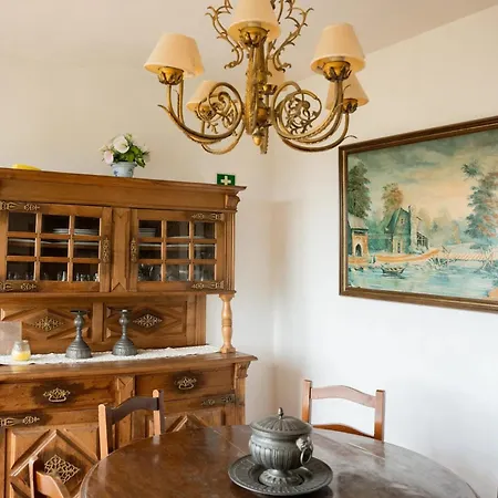 Cosy In With Shared Pool And Views Villa
