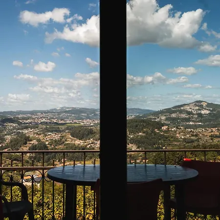 Cosy In With Shared Pool And Views Villa *